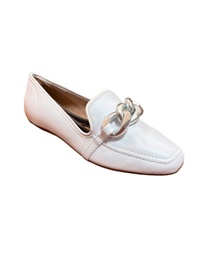 Mocasín Leader Shoes con cadena color blanco