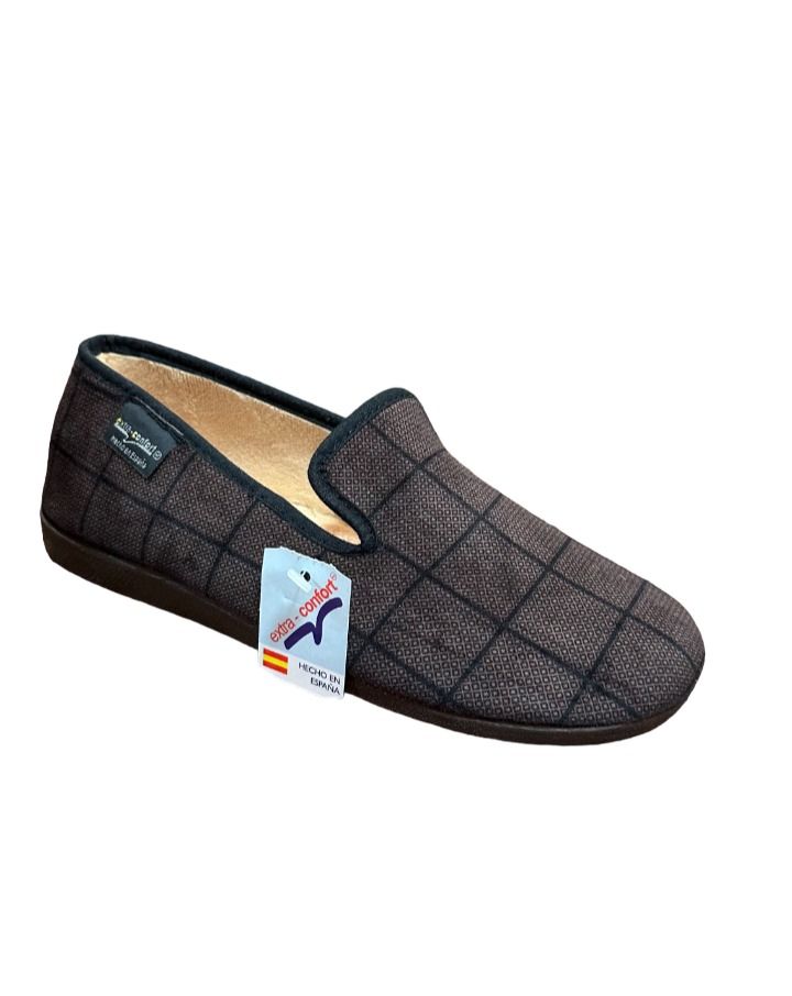 Pantufla cerrada color café Peña Blanca